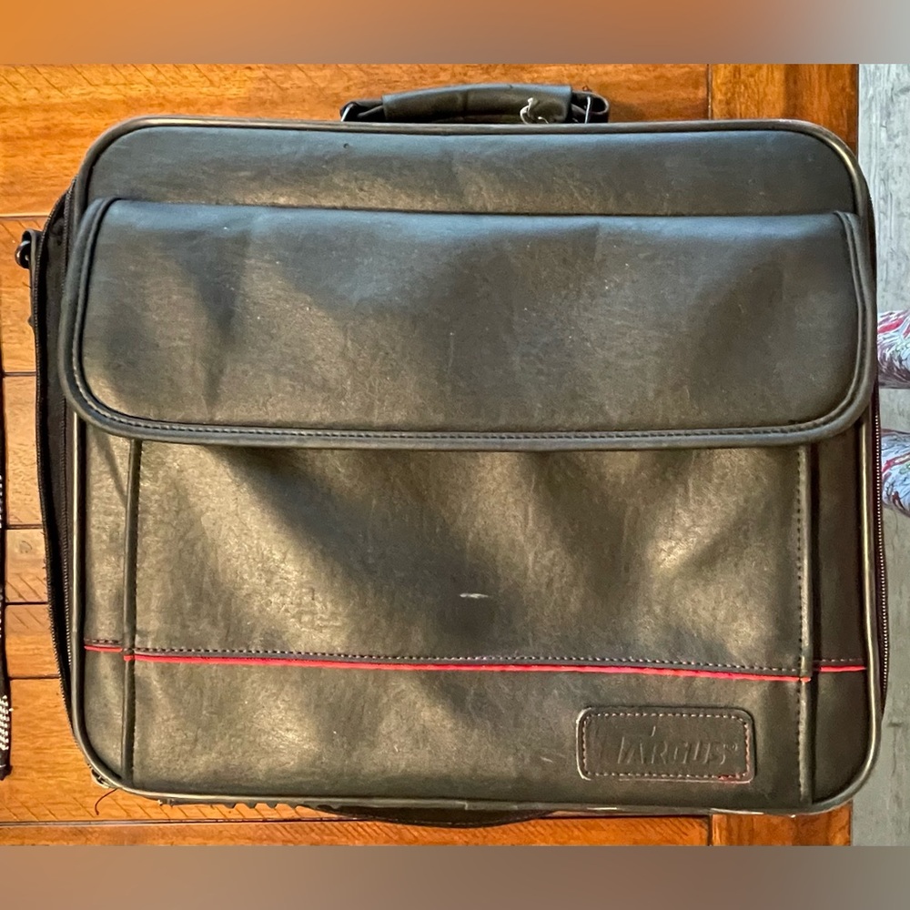 *NWOT* Targus Laptop Bag - Model CUN1 - Genuine Leather - Briefcase - Tote Bag